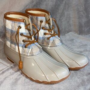 Seven7 Womens Wool Goose Boot Size 9
Blue Plaid Fleece Lined Duck Boots 🆕
